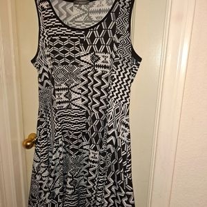 NY Collection XL, sleeveless black and white abstract design dress.
